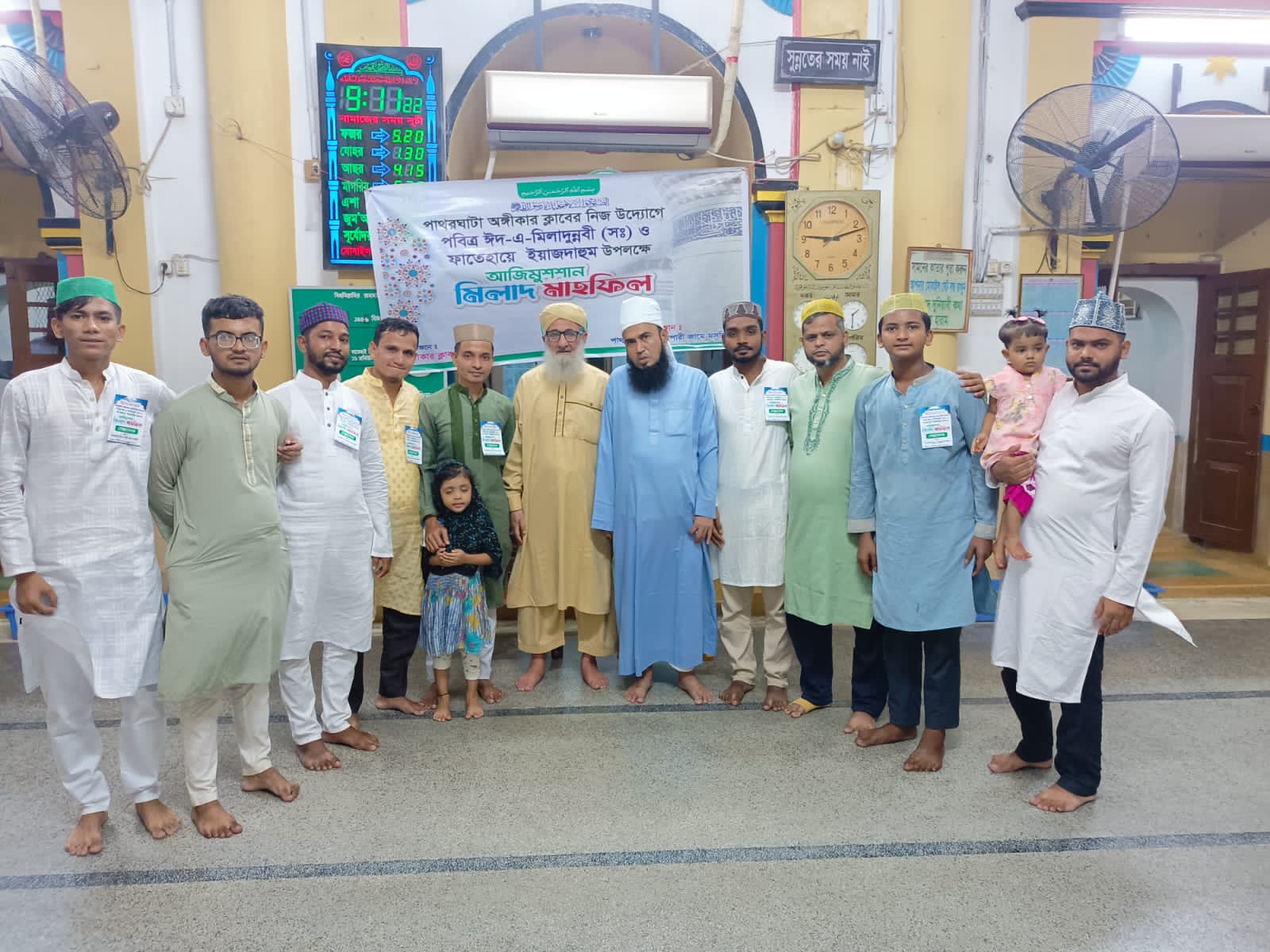 চট্টগ্রামে পাথরঘাটায় পবিত্র ঈদে মিলাদুন্নবী ফাতিহার ইযাজদহন ও মিলাদ মাহফিল অনুষ্ঠিত হয়েছে।
