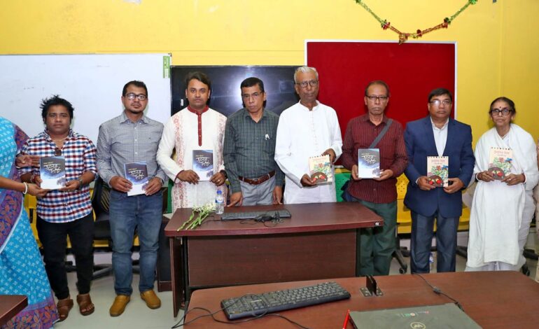 কবি ও গল্পকার নিজের অব্যক্ত কথা ও সামাজিক ট্রমা থেকে মুক্তি পাওয়ার জন্য সাহিত্য রচনা করেন